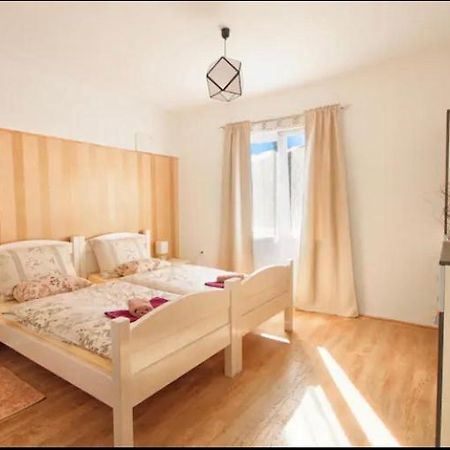 Licko Petrovo Selo Rooms Bobic מראה חיצוני תמונה