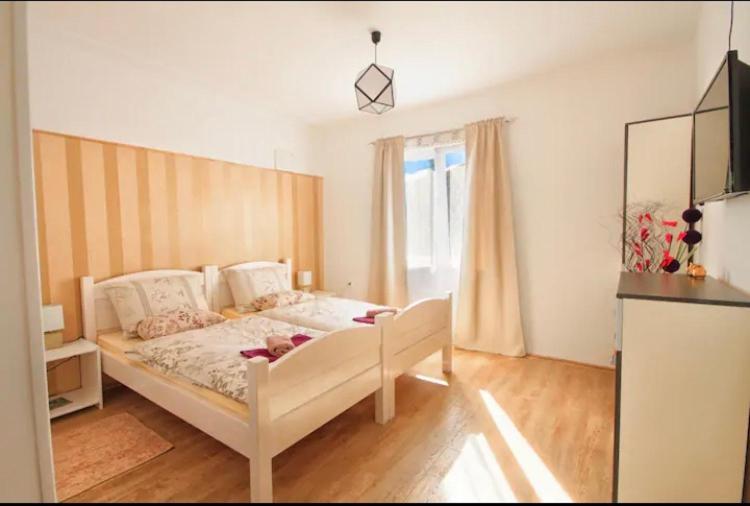 Licko Petrovo Selo Rooms Bobic מראה חיצוני תמונה